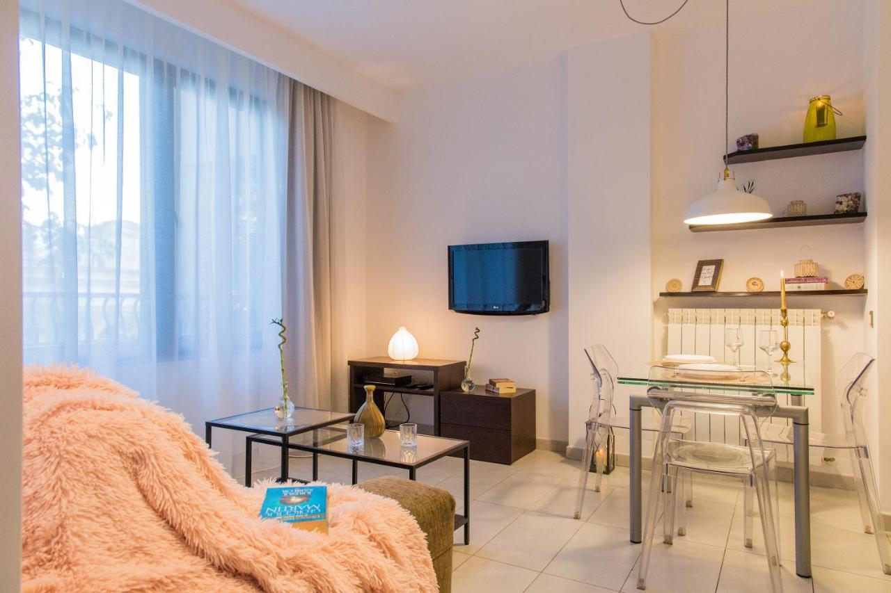 One Love Metropolitan Apartment Bukares Bagian luar foto