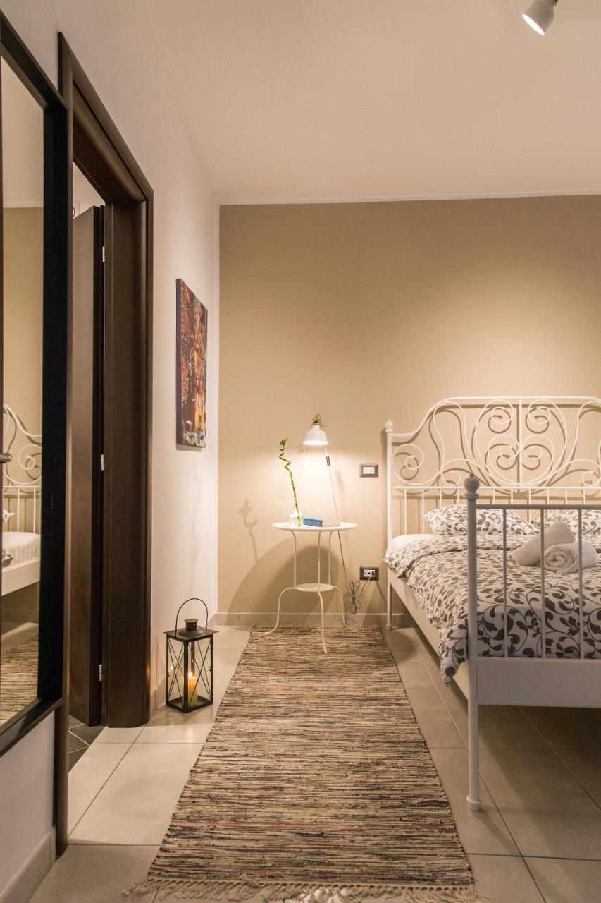 One Love Metropolitan Apartment Bukares Bagian luar foto