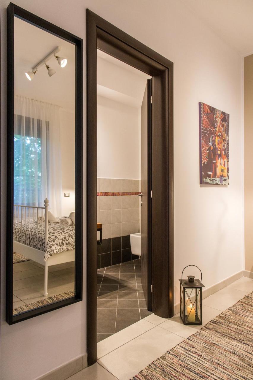 One Love Metropolitan Apartment Bukares Bagian luar foto