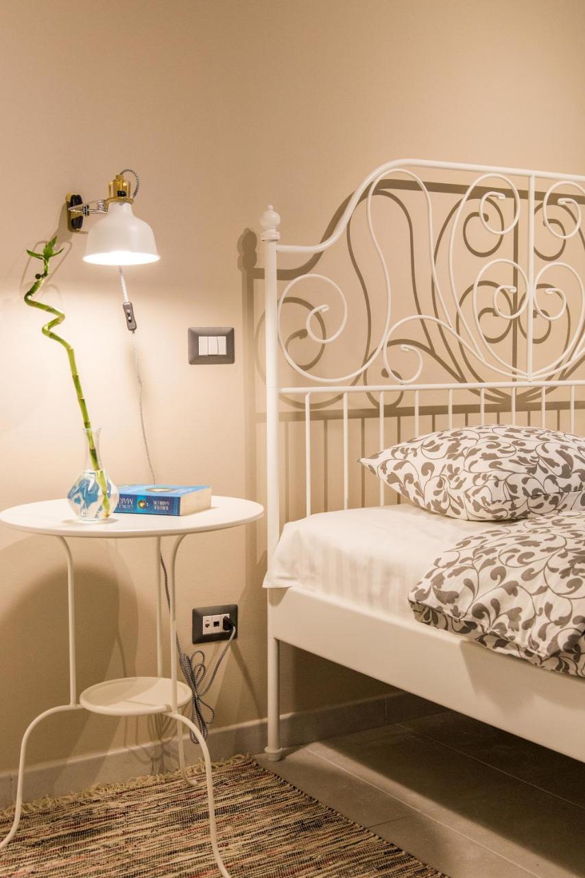 One Love Metropolitan Apartment Bukares Bagian luar foto