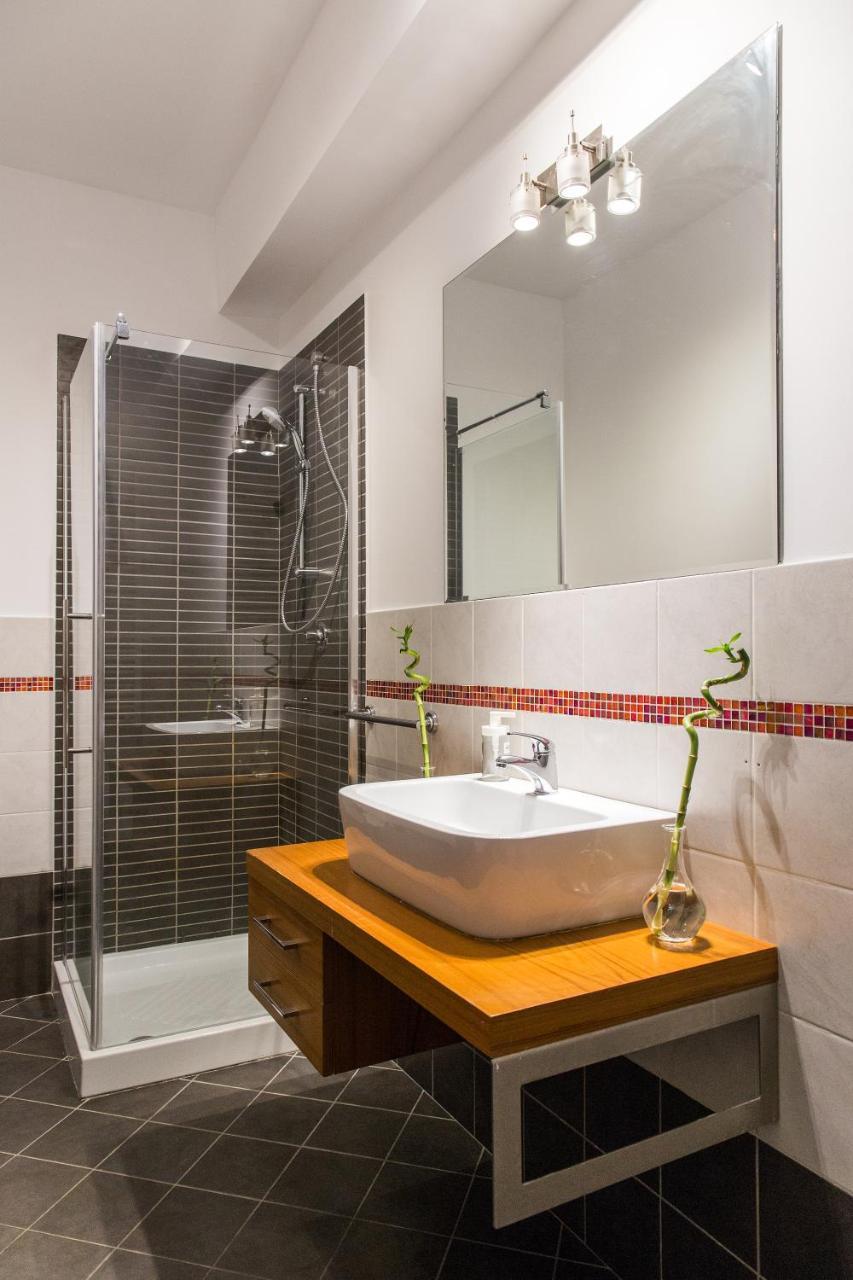 One Love Metropolitan Apartment Bukares Bagian luar foto