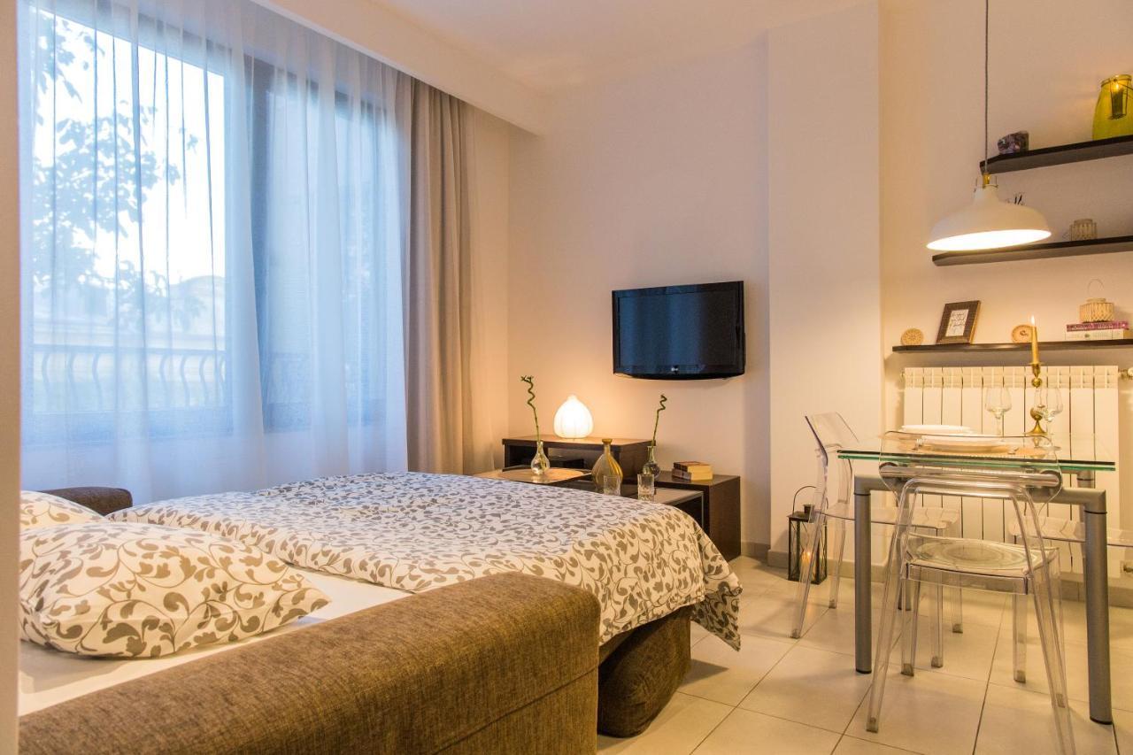 One Love Metropolitan Apartment Bukares Bagian luar foto