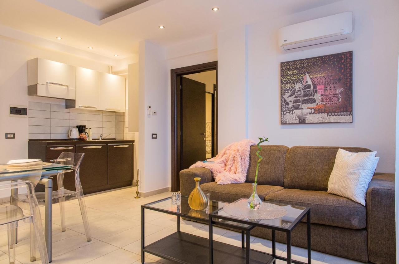 One Love Metropolitan Apartment Bukares Bagian luar foto